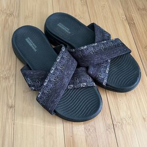 Skechers Goga Max Womens 7 Slip On Sandals Floral Butterfly Black Straps Comfort